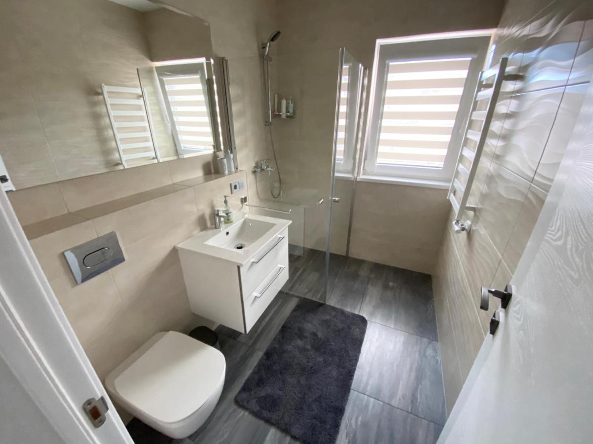 New J&R Apartment Near Girstutis, Free Private Parking & Self Check-In Kaunas Exterior foto